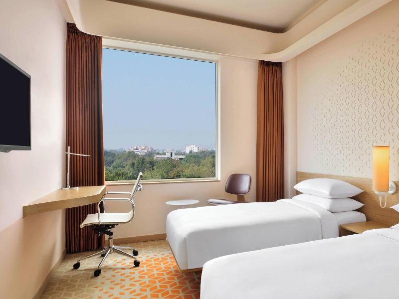 Holiday Inn Express Chennai Mahindra World City image