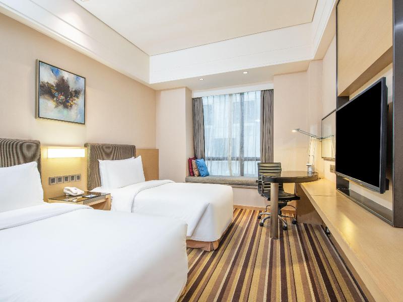 Holiday Inn Express Shenyang Golden Corridor image
