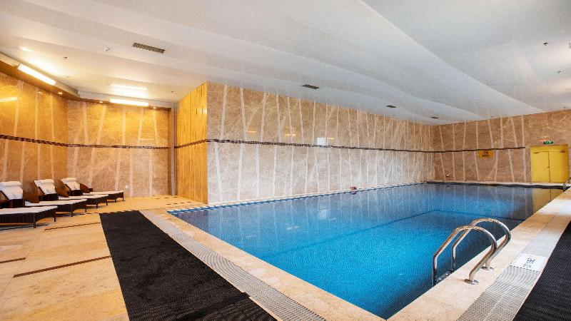 Holiday Inn Mudanjiang image