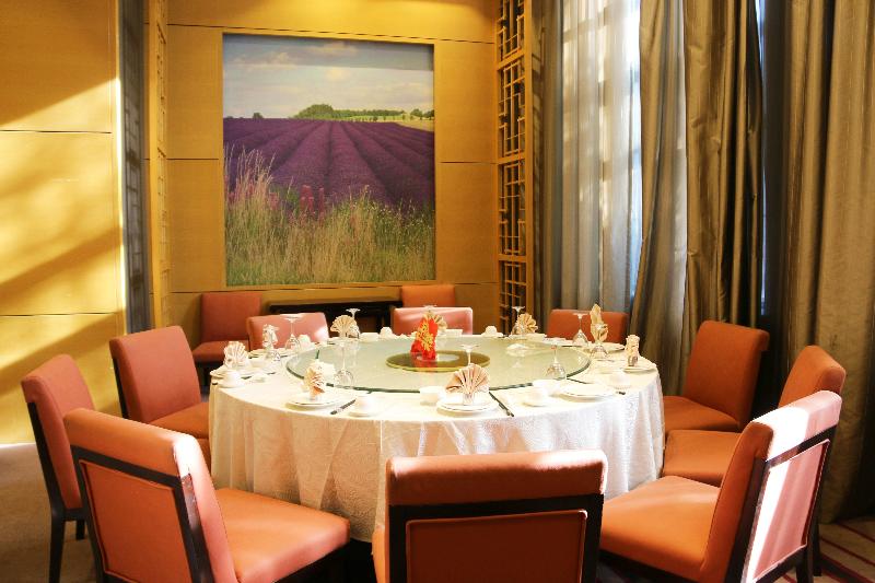 Holiday Inn Mudanjiang image