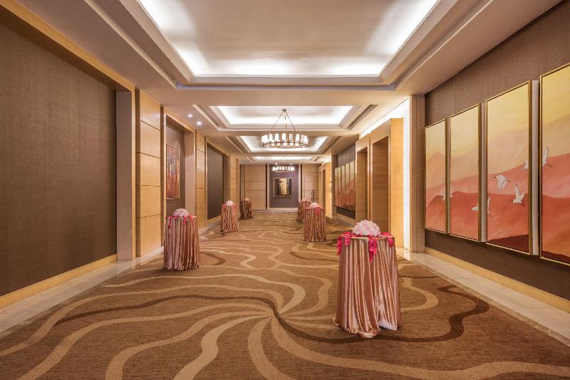 Holiday Inn Mudanjiang image