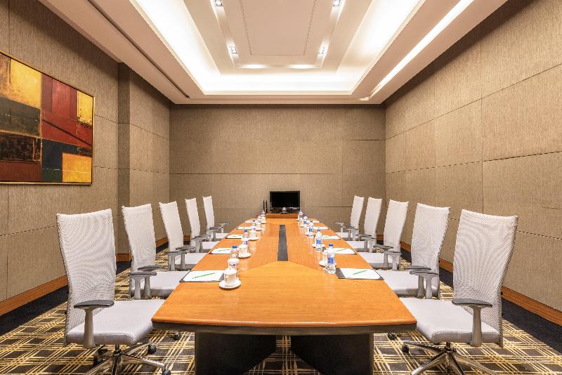 Holiday Inn Mudanjiang image