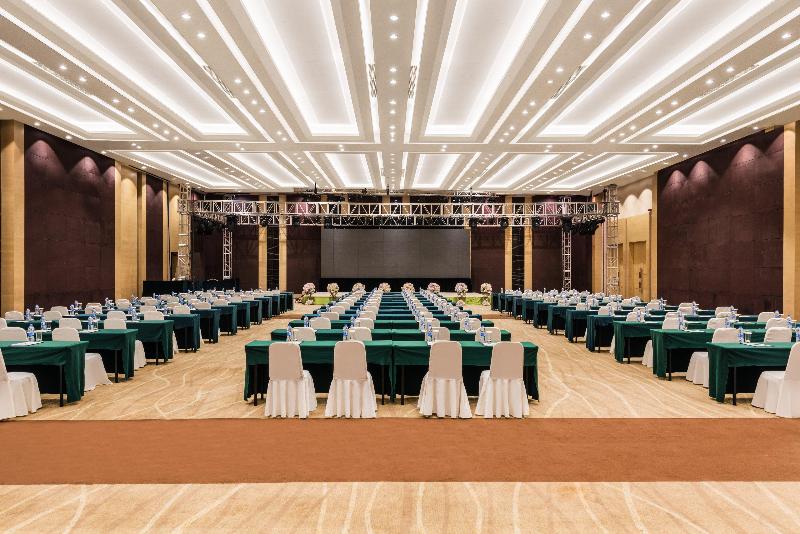 Holiday Inn Mudanjiang image