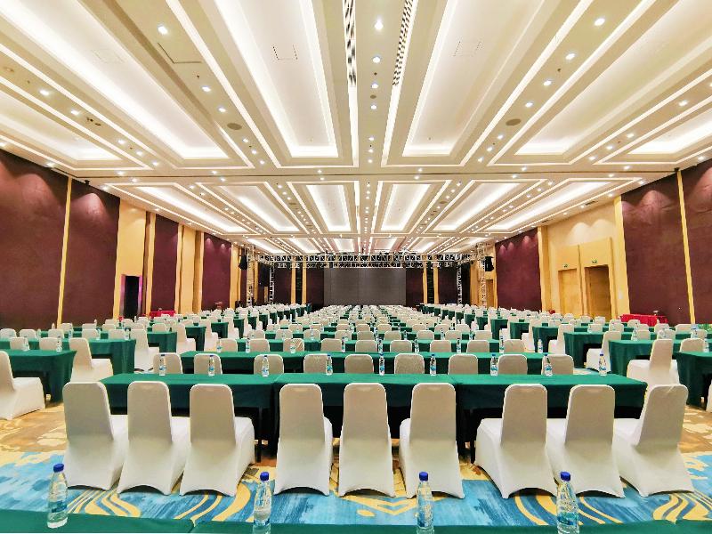 Holiday Inn Mudanjiang image