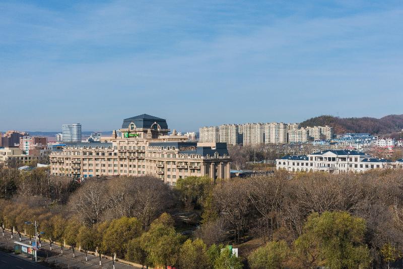 Holiday Inn Mudanjiang image