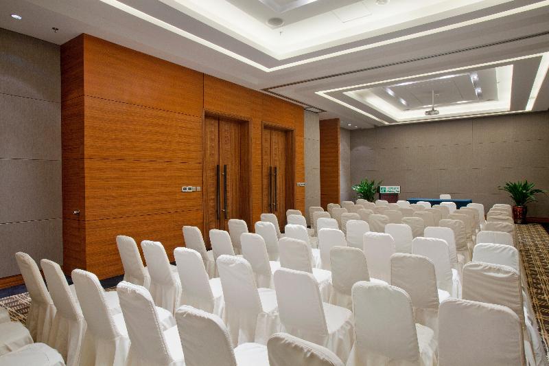 Holiday Inn Mudanjiang image