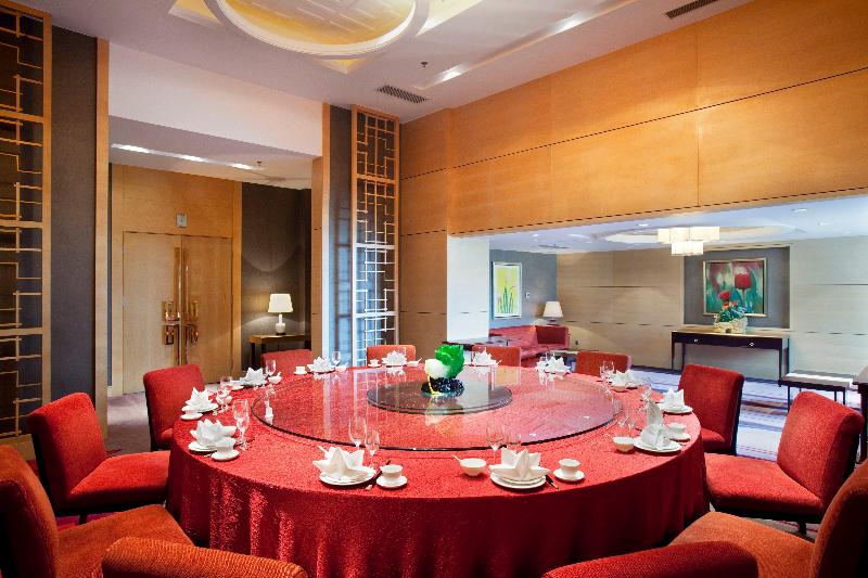 Holiday Inn Mudanjiang image