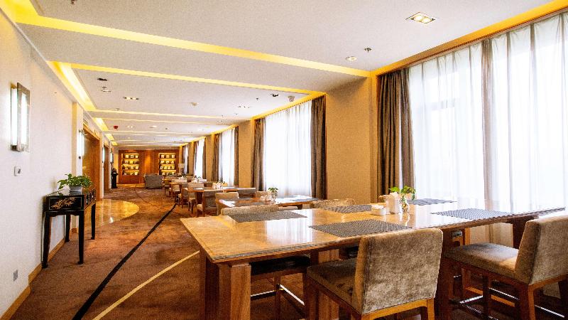 Holiday Inn Mudanjiang image