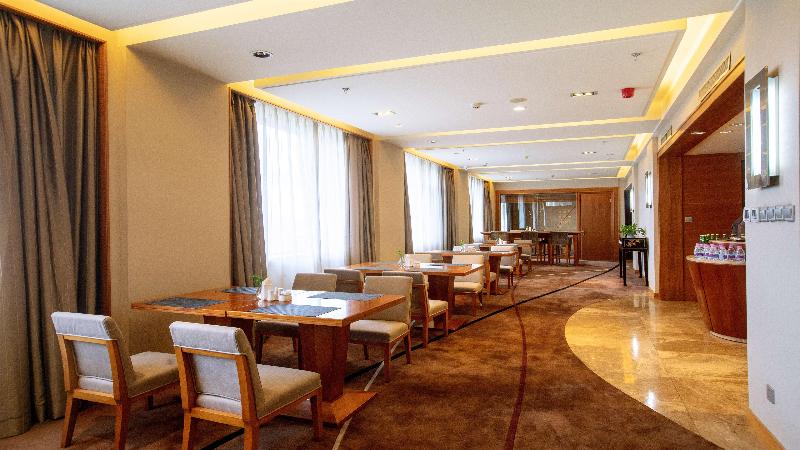 Holiday Inn Mudanjiang image