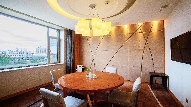 Holiday Inn Mudanjiang image