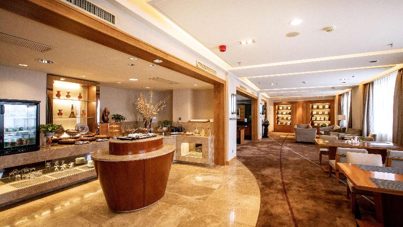 Holiday Inn Mudanjiang image