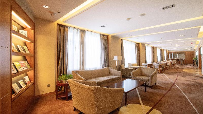 Holiday Inn Mudanjiang image