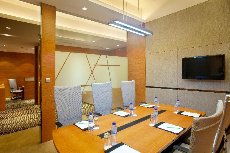 Holiday Inn Mudanjiang image