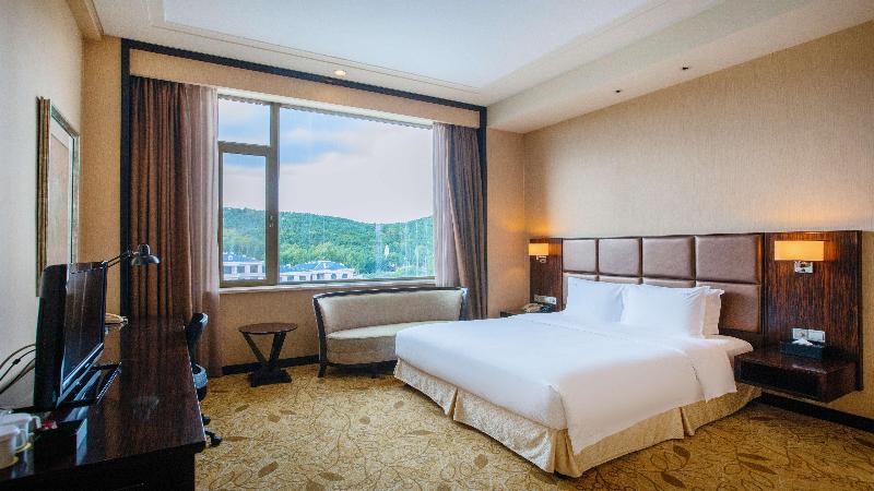 Holiday Inn Mudanjiang image