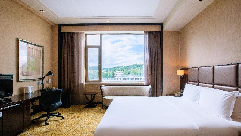 Holiday Inn Mudanjiang image