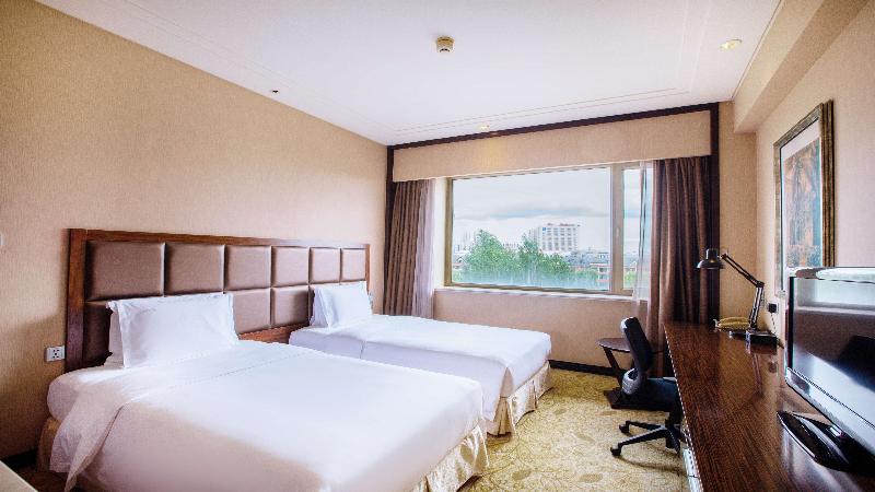 Holiday Inn Mudanjiang image