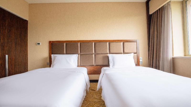 Holiday Inn Mudanjiang image
