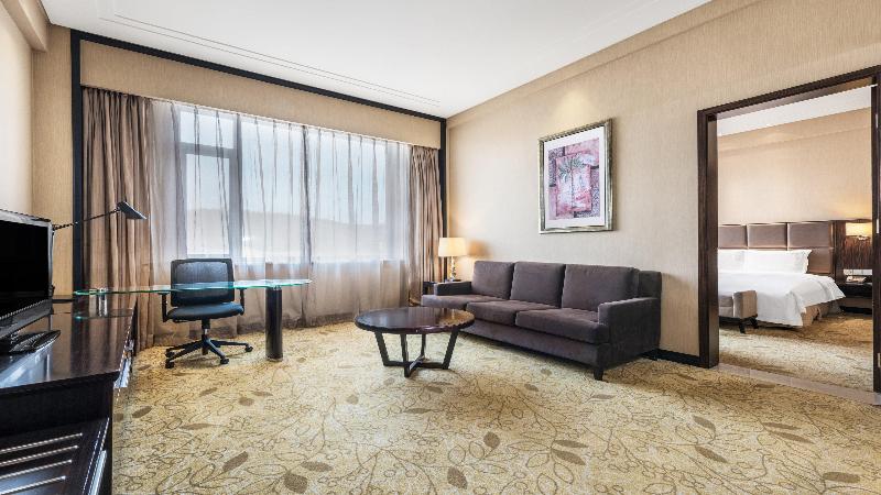 Holiday Inn Mudanjiang image