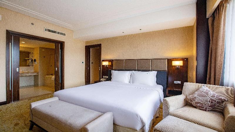 Holiday Inn Mudanjiang image