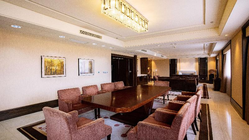 Holiday Inn Mudanjiang image