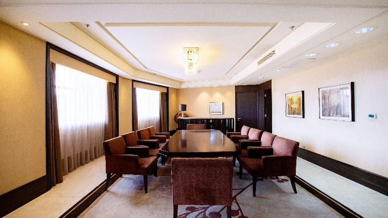 Holiday Inn Mudanjiang image