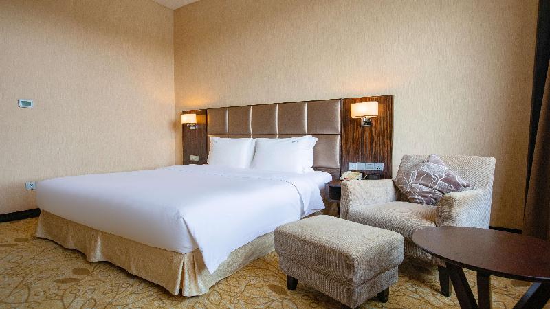 Holiday Inn Mudanjiang image
