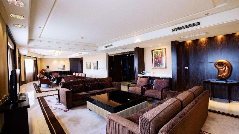 Holiday Inn Mudanjiang image