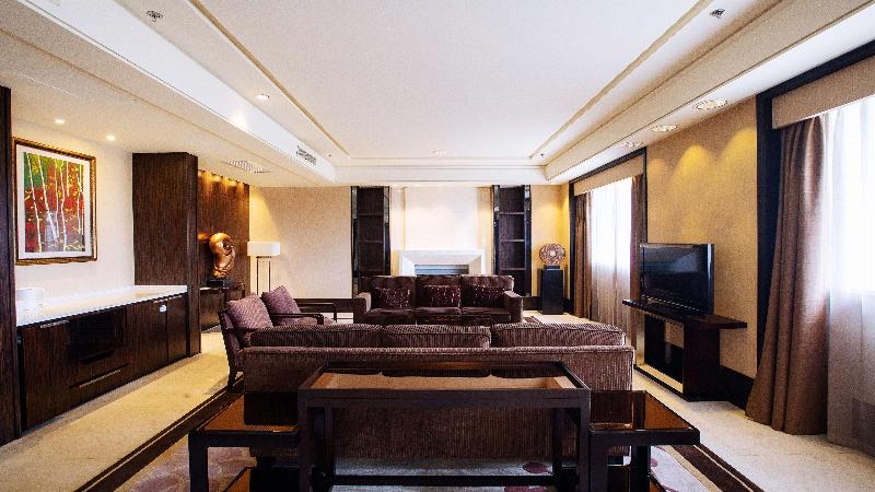 Holiday Inn Mudanjiang image