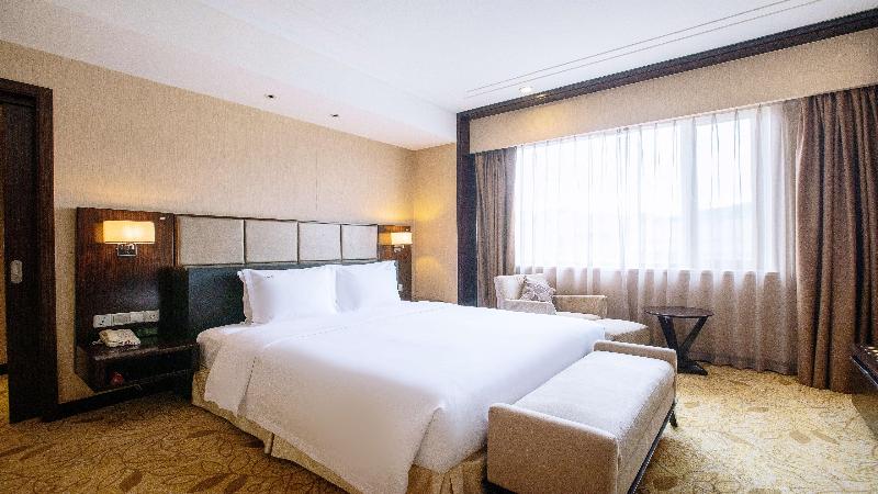 Holiday Inn Mudanjiang image