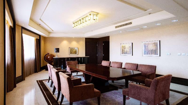 Holiday Inn Mudanjiang image