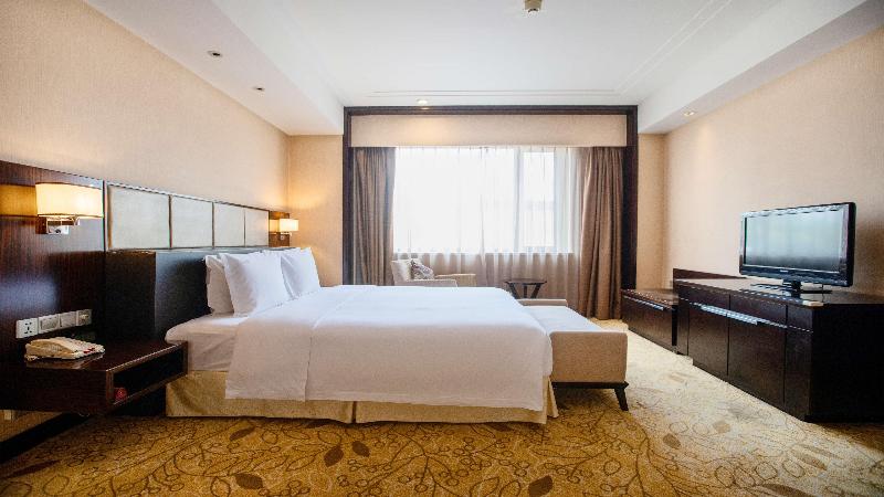 Holiday Inn Mudanjiang image