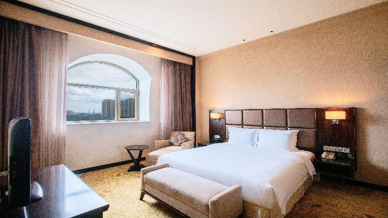 Holiday Inn Mudanjiang image