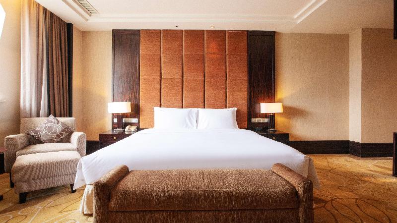 Holiday Inn Mudanjiang image