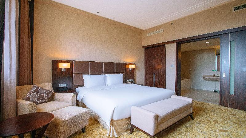 Holiday Inn Mudanjiang image