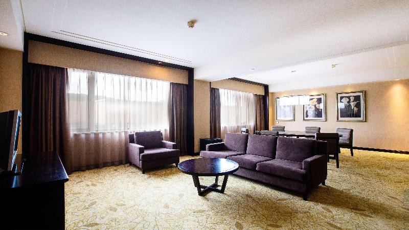 Holiday Inn Mudanjiang image