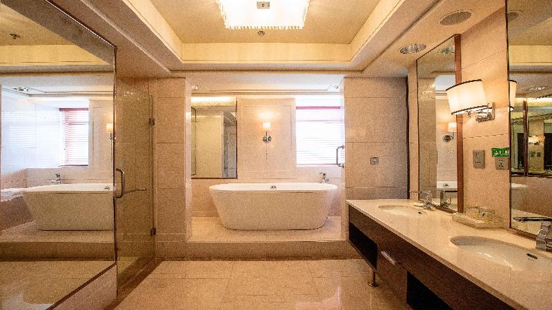 Holiday Inn Mudanjiang image