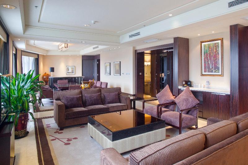 Holiday Inn Mudanjiang image