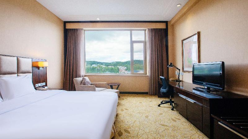 Holiday Inn Mudanjiang image