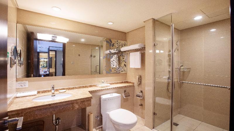 Holiday Inn Mudanjiang image