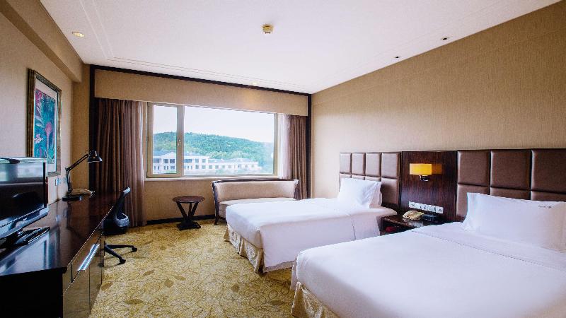 Holiday Inn Mudanjiang image
