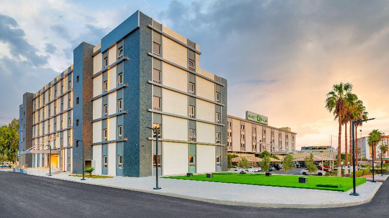 Holiday Inn Tabuk image