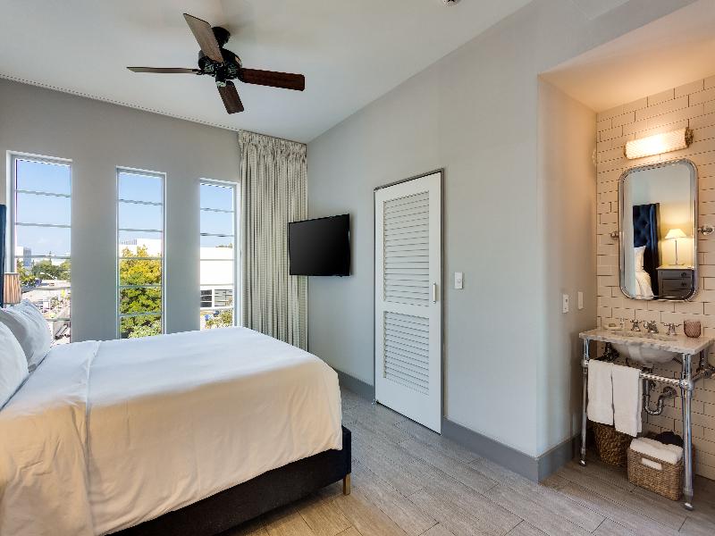 Plymouth Miami Beach image