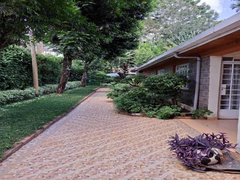Rosslyn Apartments image