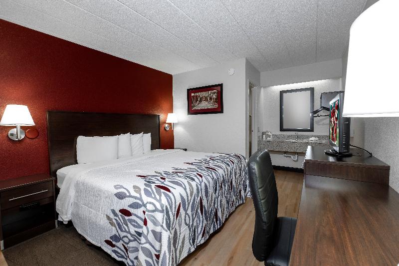 Red Roof Inn Cleveland - Medina image