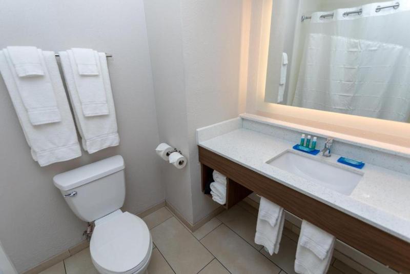 Holiday Inn Express & Suites Athens image