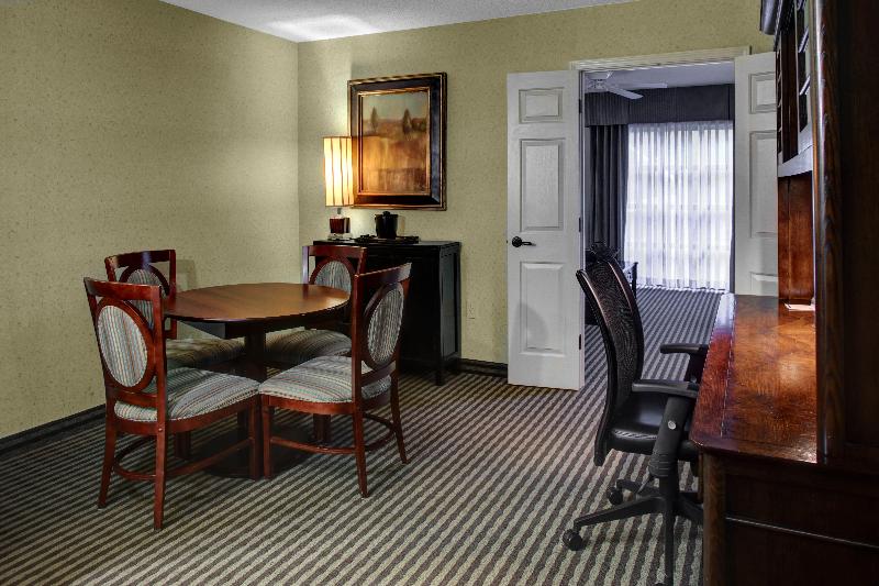 Holiday Inn Express and Suites Atlanta Buckhead image