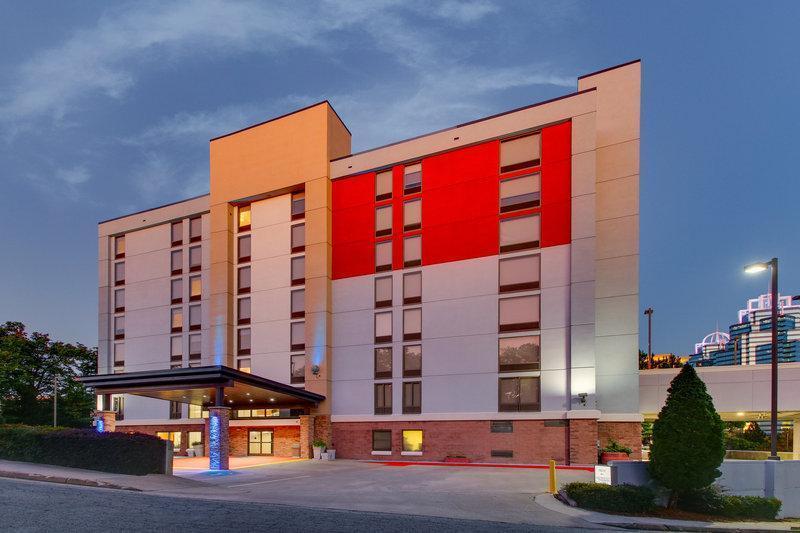 Holiday Inn Express and Suites Atlanta N Perimeter