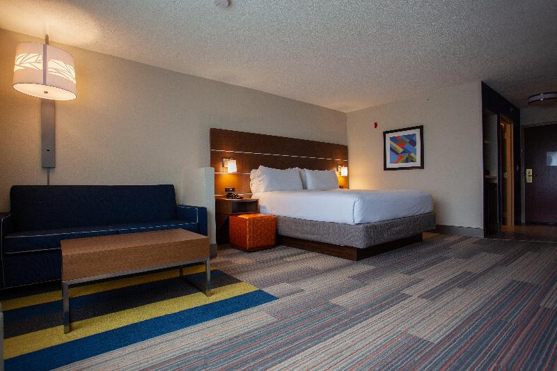 Holiday Inn Express and Suites Atlanta N Perimeter