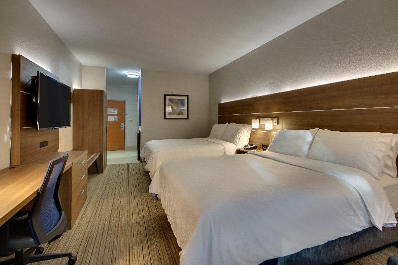 Holiday Inn Express and Suites Atlanta NW Powder S