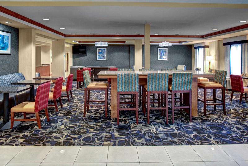 Holiday Inn Express and Suites Richmond North Ashl